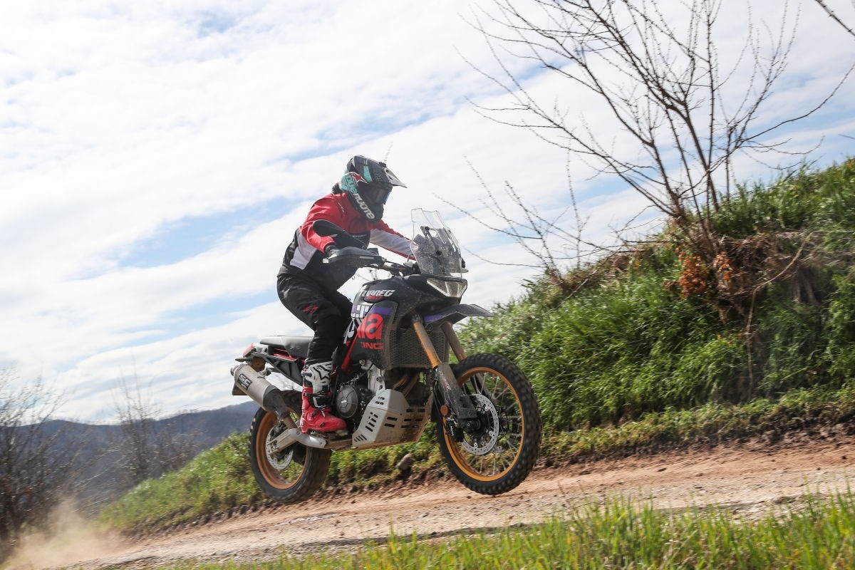 Aprilia Tuareg Rally 660: il ritorno di una leggenda, più cattiva e pronta al deserto +VIDEO+
